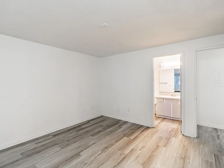 E-02 2x2 F 970SQFT (10)
