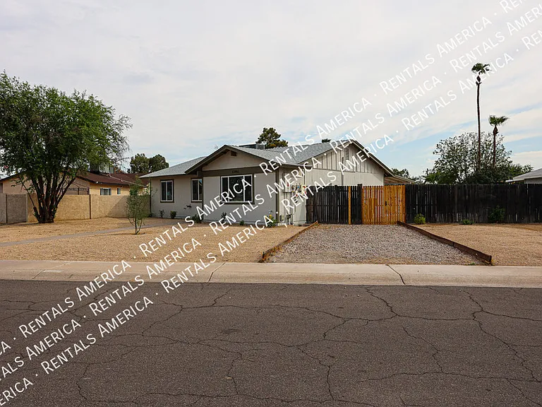 13861 N 48th Ave — Photo 3