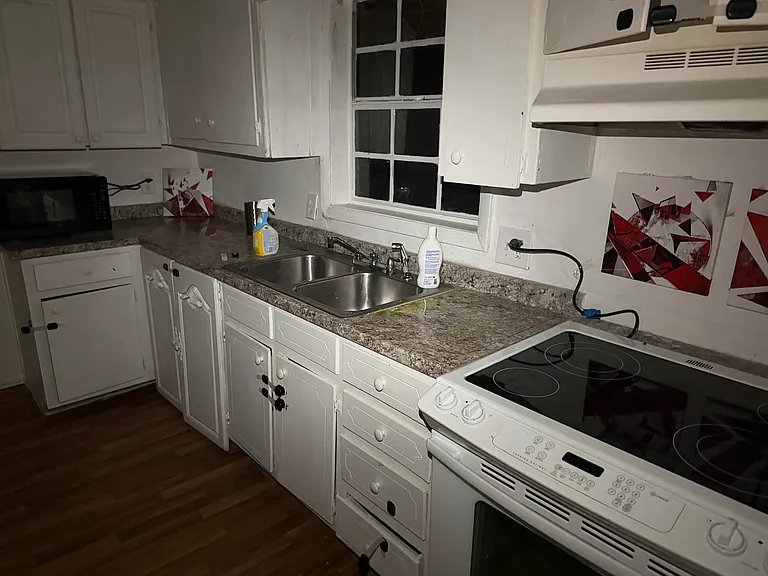 1061 Laurel Ln NW #B — Photo 8