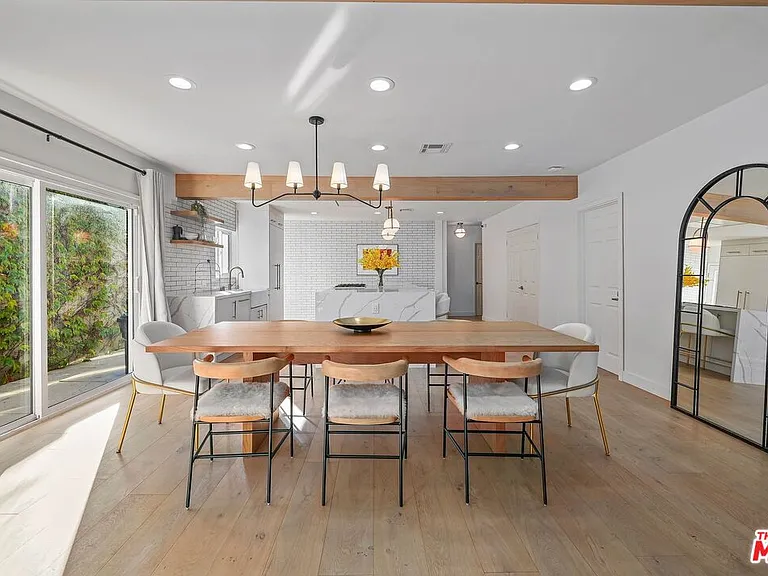 1155 S Rimpau Blvd — Photo 14