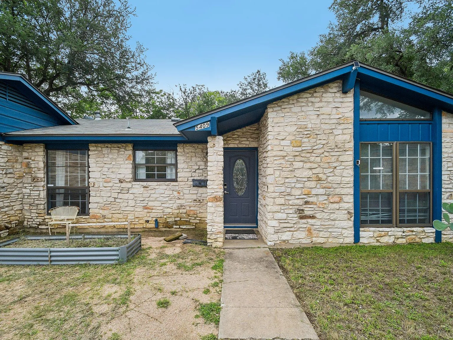 3 bed, 2.0 bath, 1443 sqft, $2,600 — Photo 3