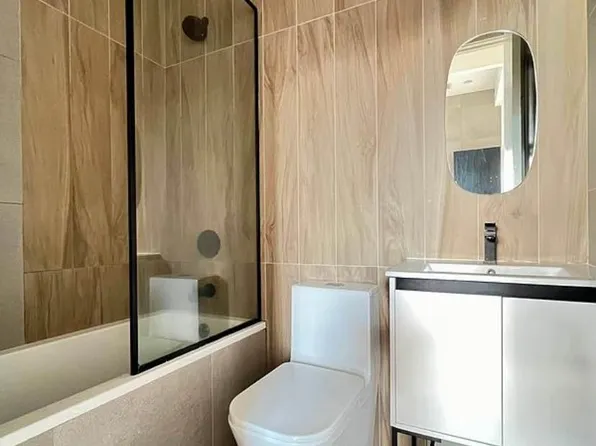 1526 Saint John's Place image 7 of 7