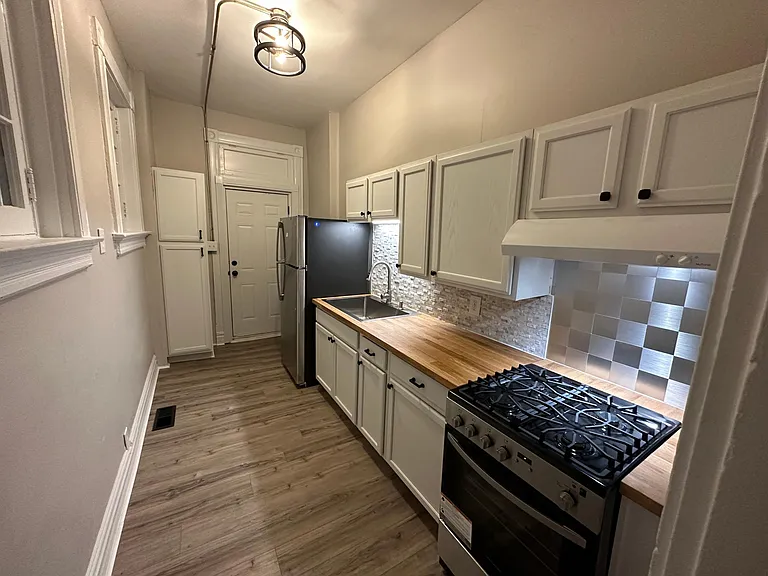 2023 Greenup St #1 — Photo 14