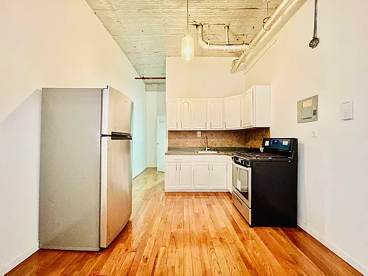 Rented by Real Street Inc | media 16