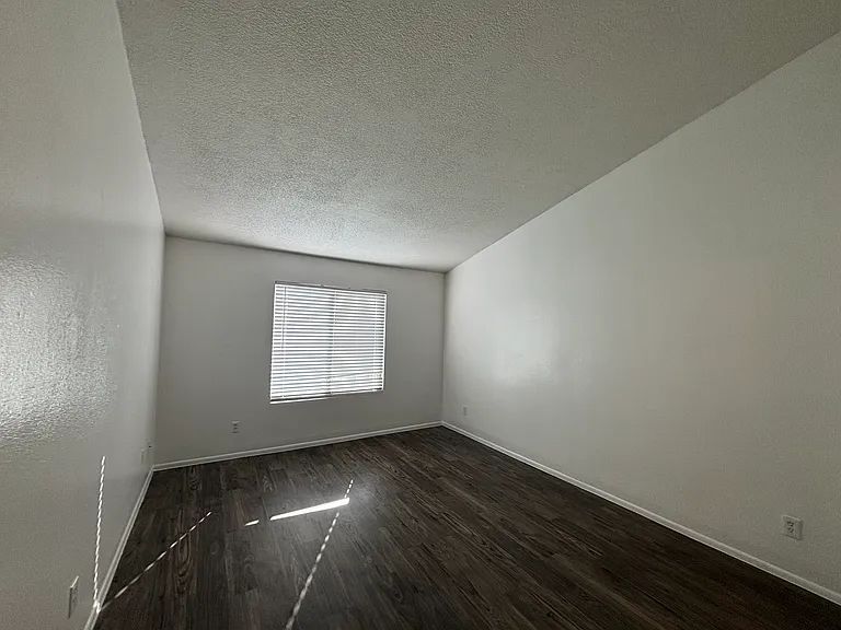1670 W Park Wood Ln — Photo 10