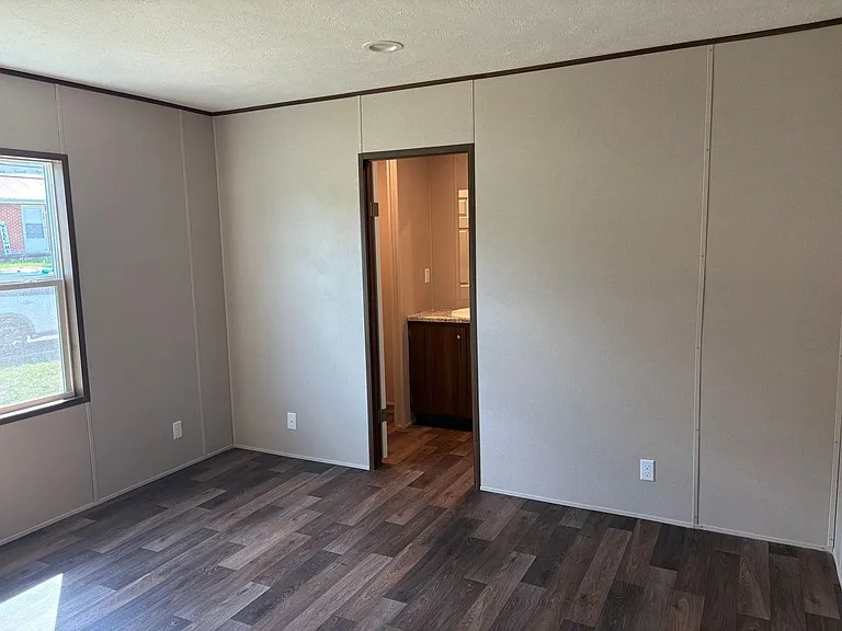 781 Virgil Ave — Photo 8