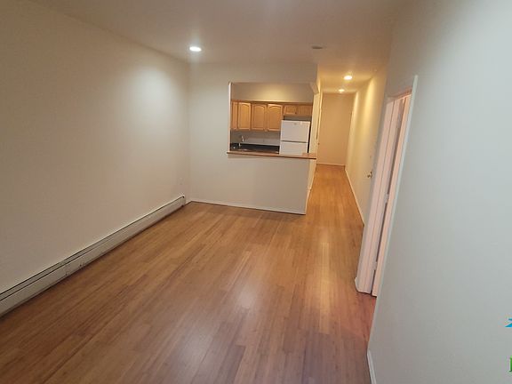 5th image of 6685A Broadway Floor 2