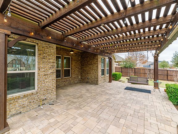 5th image of 921 Park Place Ln