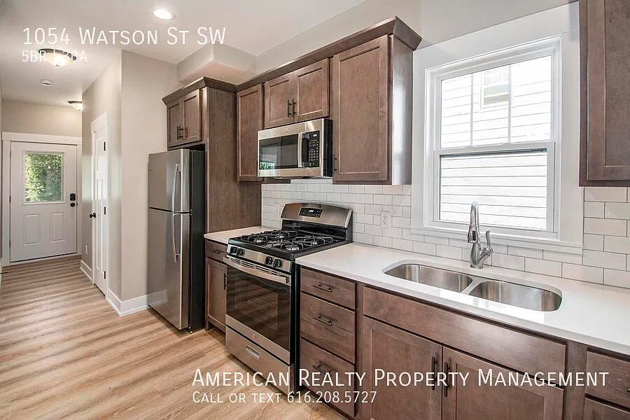 5 bed, 2.5 bath, 1800 sqft, $3,400 — Photo 3