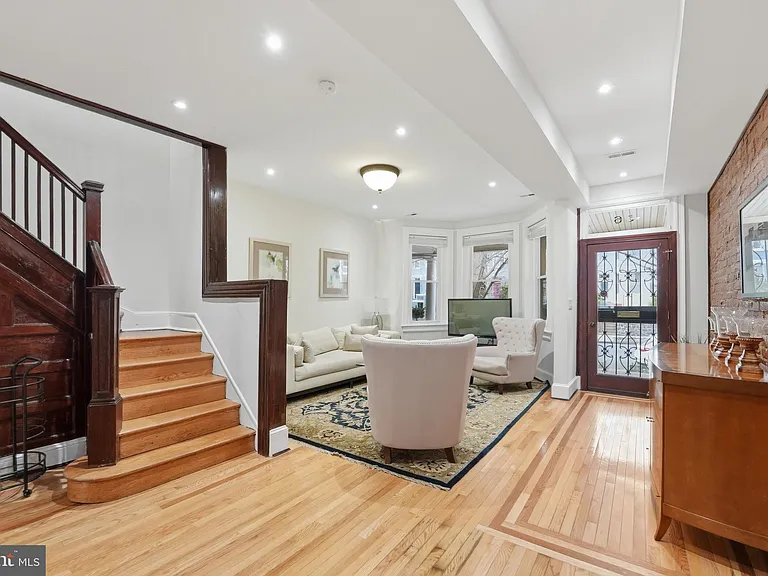 56 Adams St NW — Photo 15