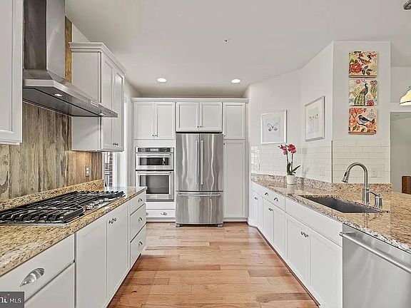 4th image of 710 Bluemont Ave