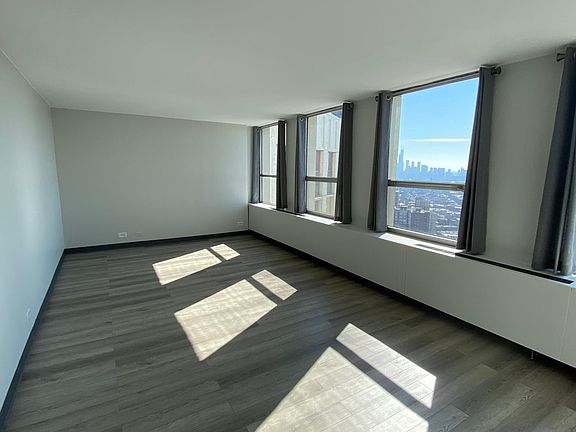 4th image of 2626 N Lakeview Ave APT 4210