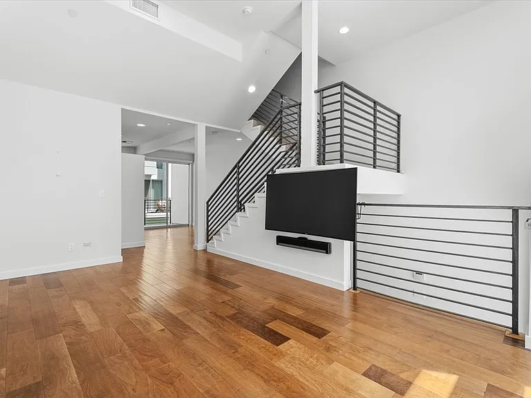 4151 Redwood Ave #305 — Photo 7