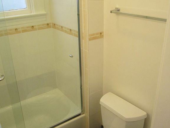 4th image of 495 Frederick St APT 1