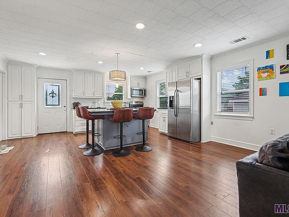 4th image of 22386 Chinquapin Ave