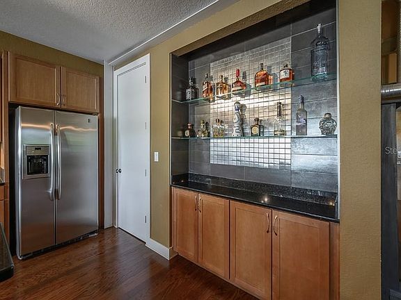 4th image of W 1501 Horatio St #224