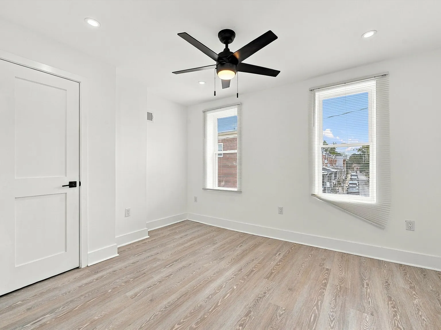 3 bed, 1.5 bath, 1240 sqft, $1,895 — Photo 4