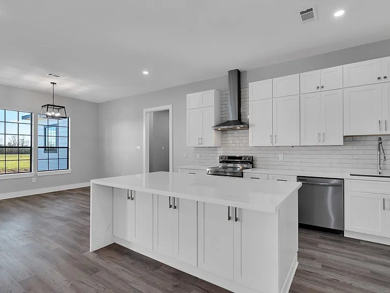 519 Chuckwagon Trl — Photo 11