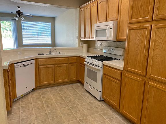 4th image of 3300 Verdeca Way