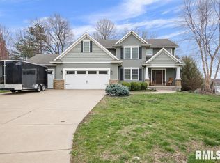 590 Clover Hill Ln, Leclaire, IA 52753