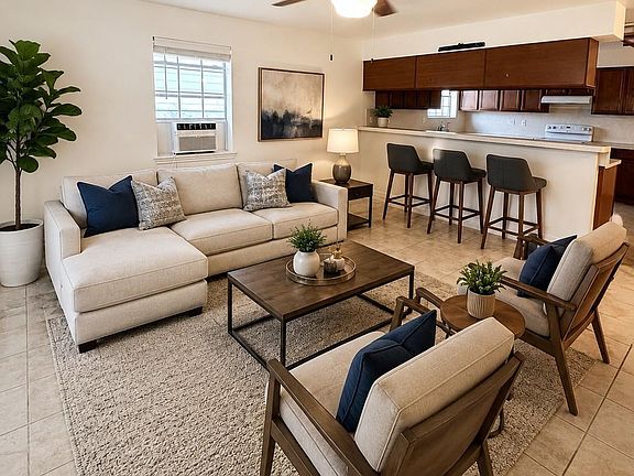3rd image of 9009 Tavenor Ln