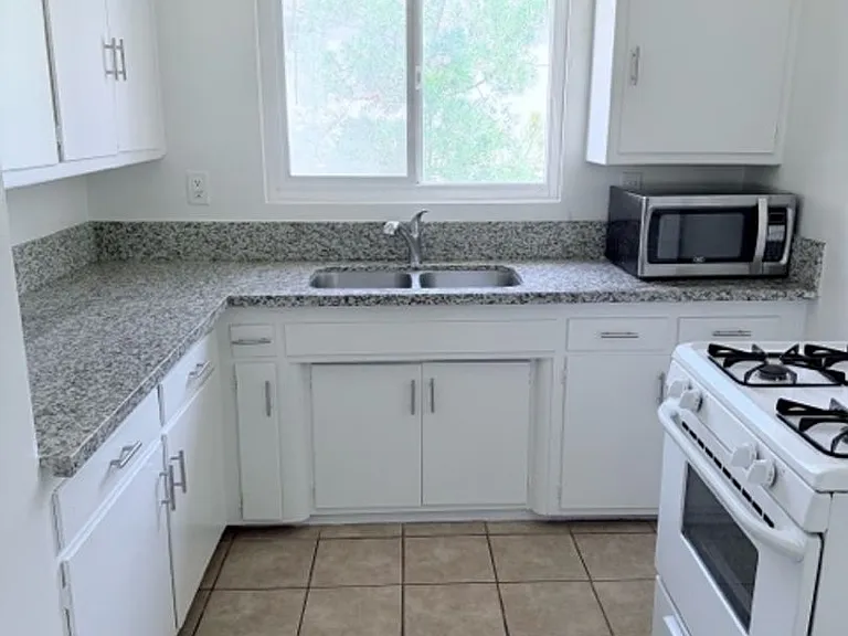 1224 N Crescent Heights Blvd — Photo 7