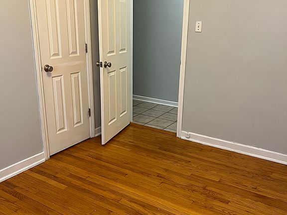 3rd image of 4948 Louise Street # First Floor