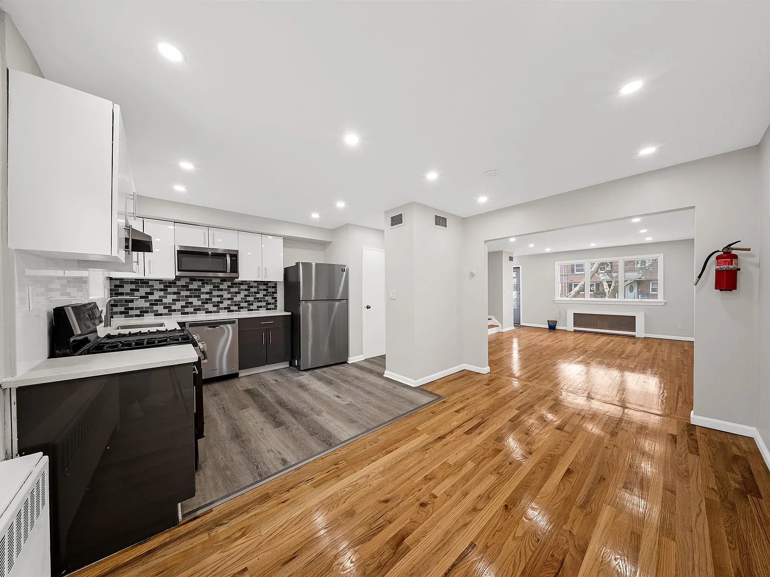 3 bed, 1.5 bath, $3,150 — Photo 3