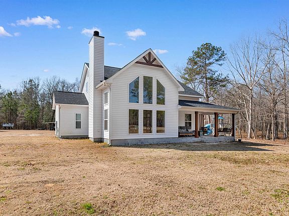 3rd image of 131 Rhodus Ave.