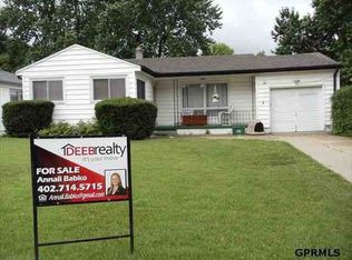7601 Richmond Dr, Omaha, NE 68134