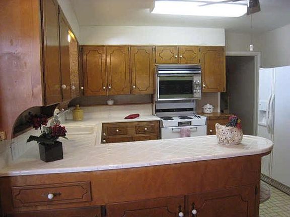 2nd image of 3133 Santa Teresa Ave
