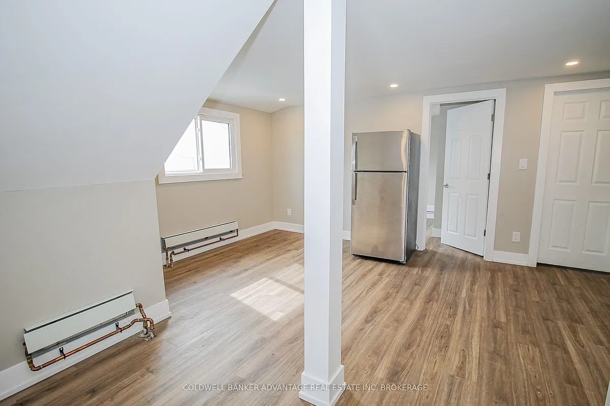 Building Photo - 181 Welland St #UPPER
