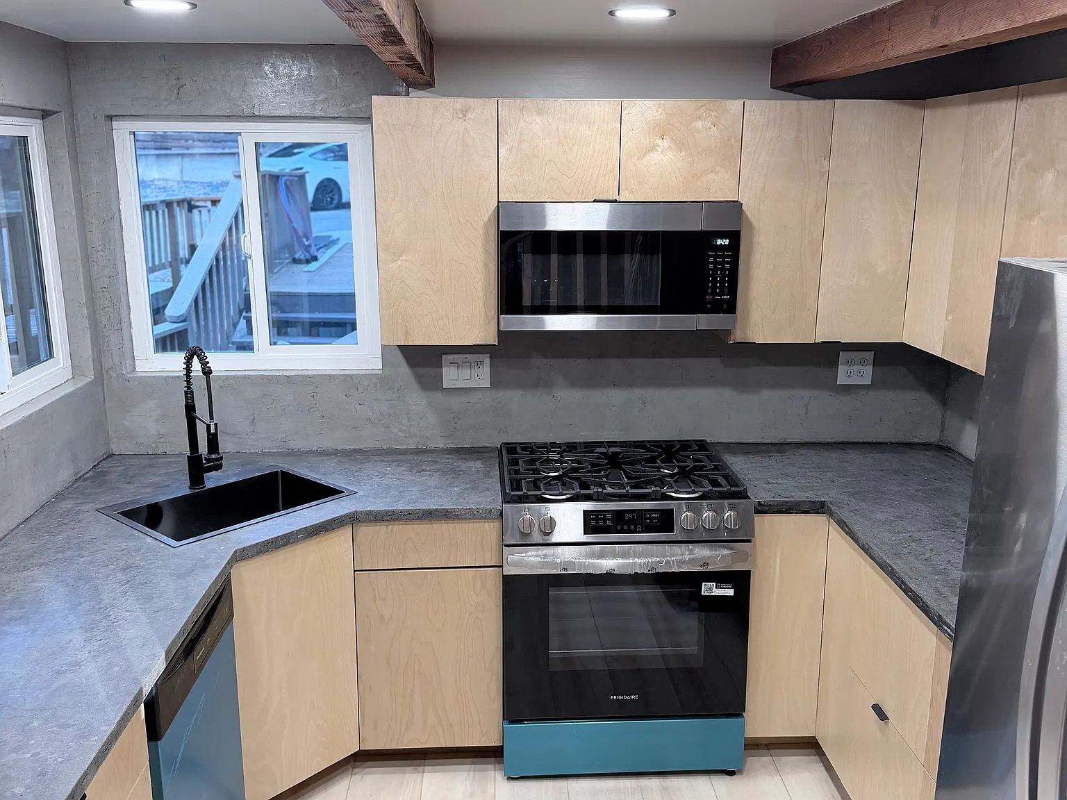 3 bed, 1168 sqft, $2,350 — Photo 2