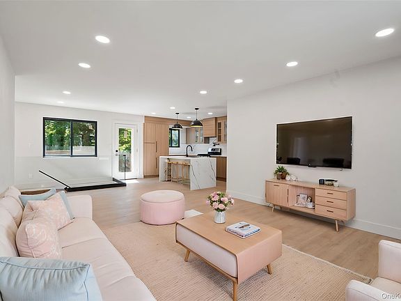 4th image of 14 Ellen Place