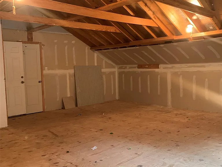 11 Lords Cir — Photo 22