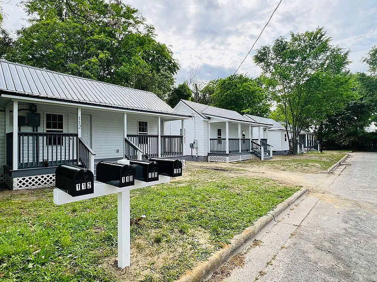 108 E Dewey St — Photo 45
