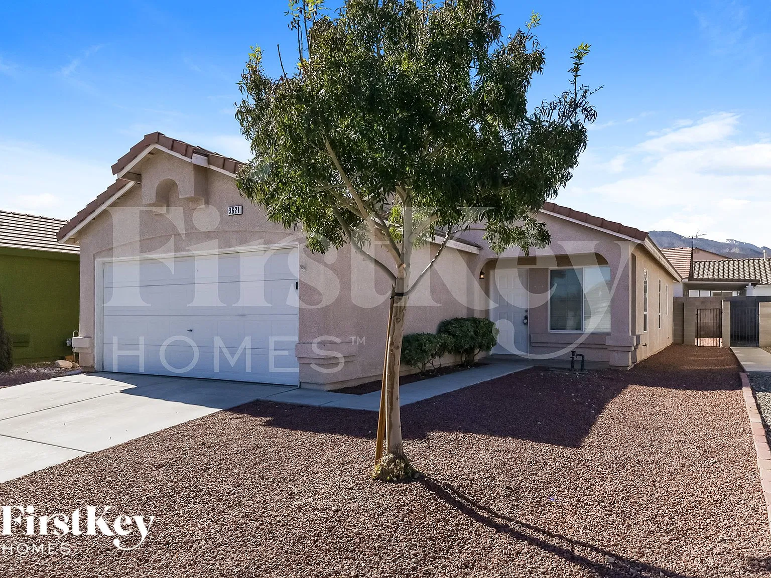 3 bed, 2.0 bath, 1238 sqft, $2,090 — Photo 2