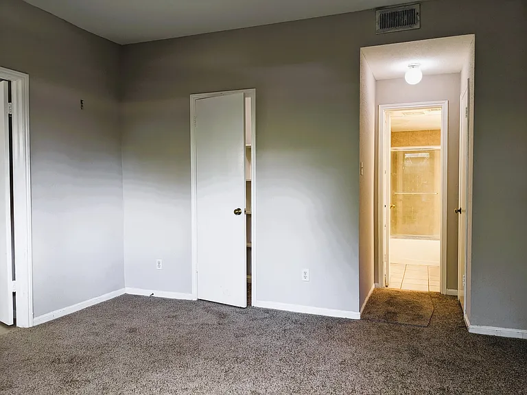 2100 Tanglewilde St #421 — Photo 7