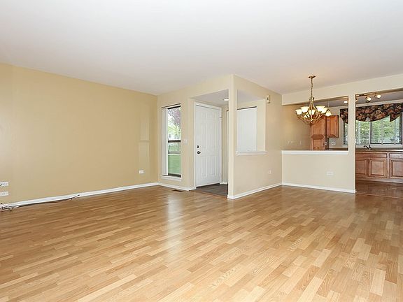2nd image of 947 Manchester Cir