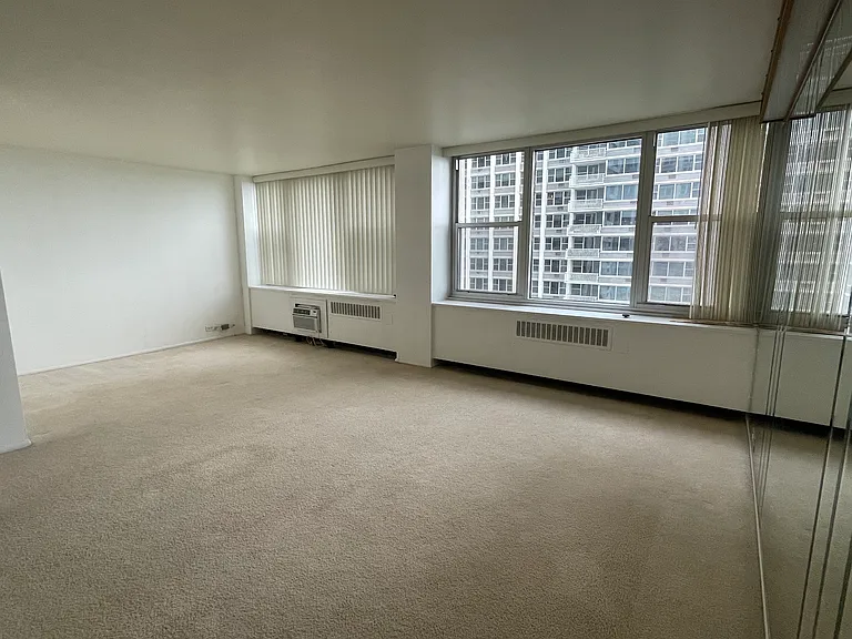 4250 N Marine Dr #1003 — Photo 23