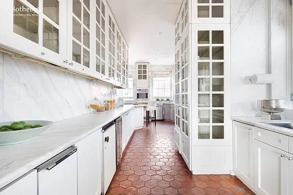 Sold by Sotheby's International Realty | media 8