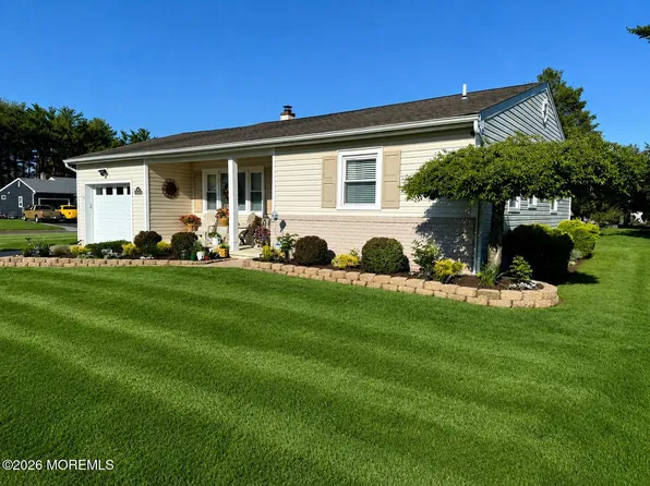 40 Stanford Drive, Toms River, NJ 08757