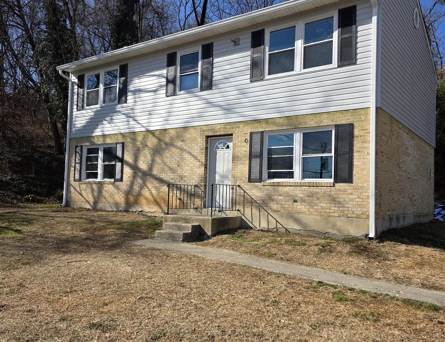 2 bed, 1.0 bath, 950 sqft, $1,295 — Photo 2