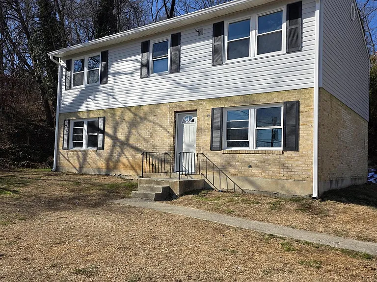 2802 Vinyard Ave NE #2 — Photo 2