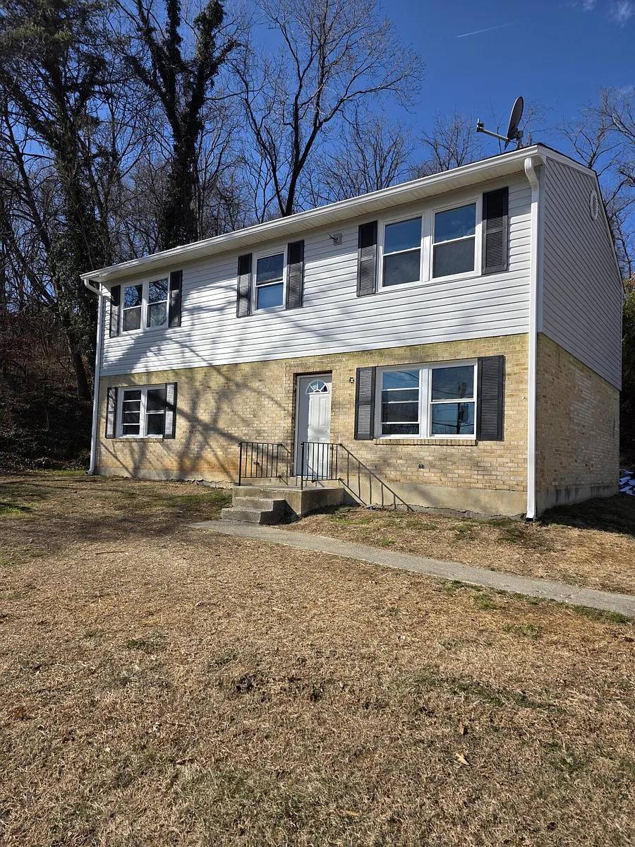 Building Photo - 2802 Vinyard Ave NE #2