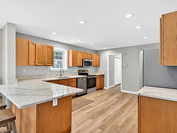 5th image of 704 Brattleboro Rd