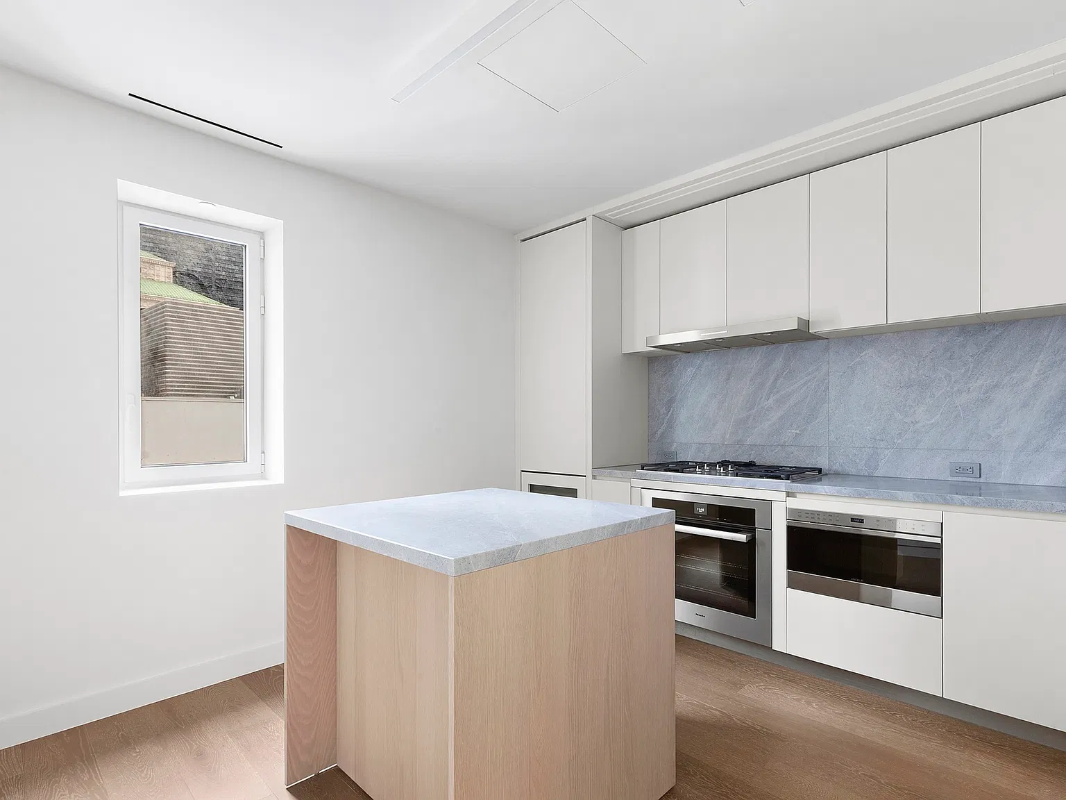 77 Greenwich Street — Photo 2