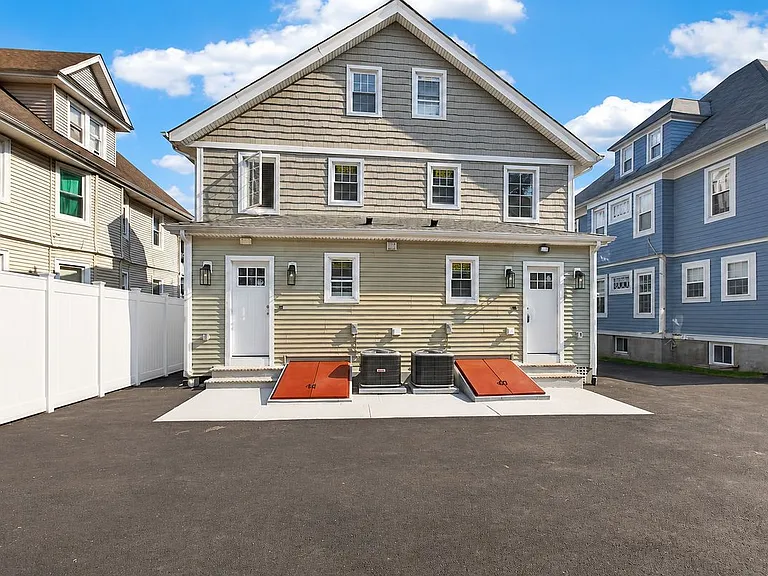 18 Walnut St #B — Photo 20