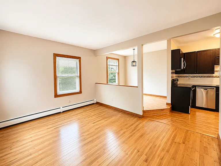 Emerson Manor Flats — Photo 16