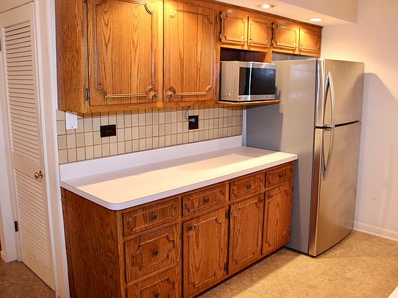 5th image of 8525 W 129th Pl